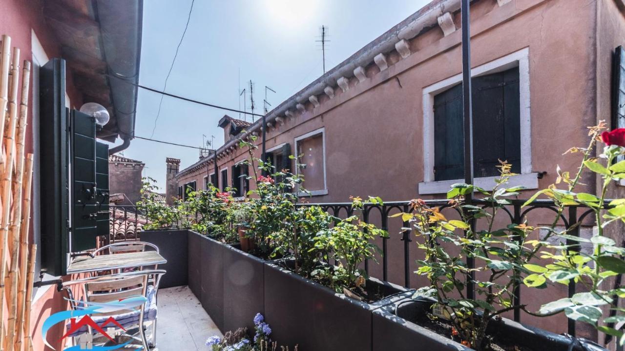 Au Nom de la Rose Veneza Exterior foto